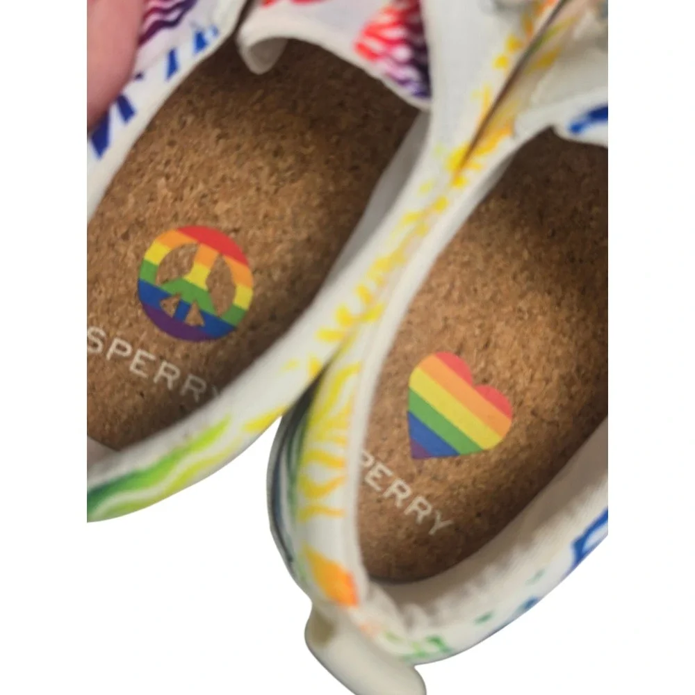 Sperry Crest Vibe Pride Rainbow Wave Canvas Sneakers Size 8.5M